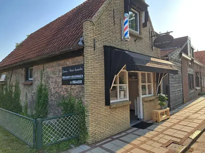 De salon van het Hoeksche Haarhuys in Westmaas